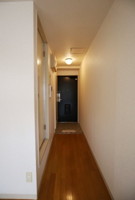 グランデール横浜伊勢佐木 玄関