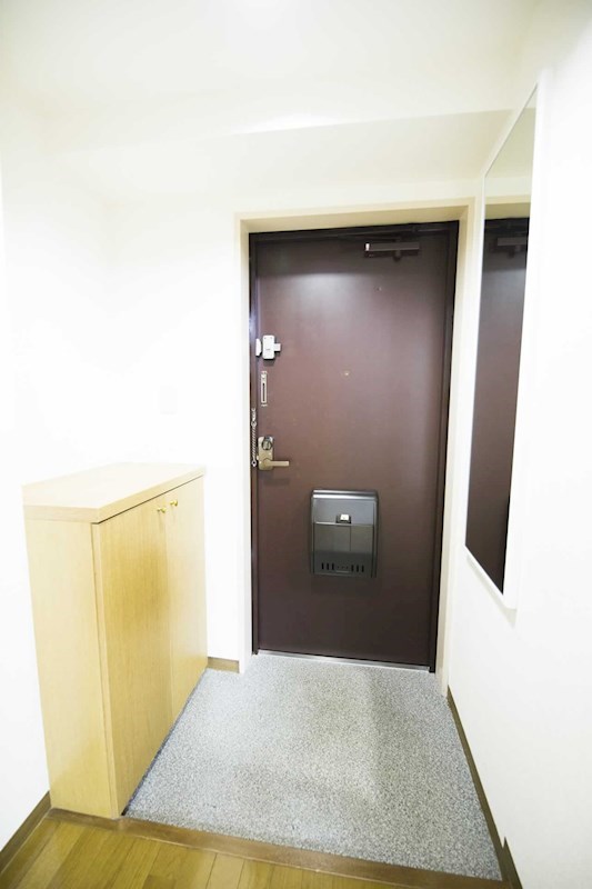 グランドール東寺尾 玄関