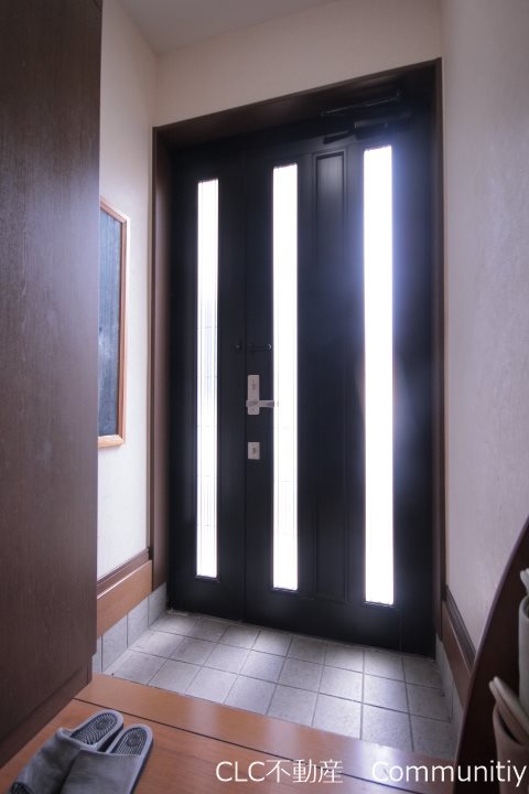 末広戸建3階建住宅 玄関