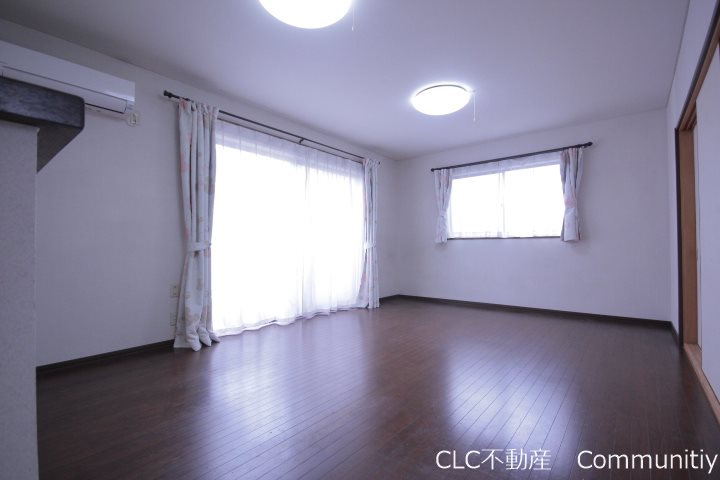 末広戸建3階建住宅 リビング