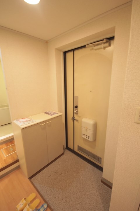 ファミール日の出Ｂ棟  玄関