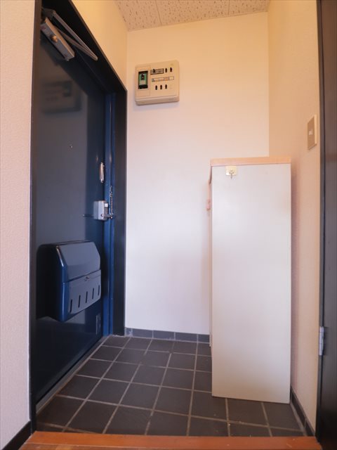 クレール五番館 玄関