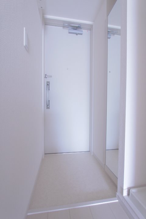 ヴィラ原木中山 玄関
