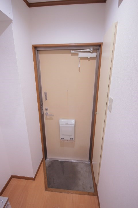 セゾンアネックス富浜 玄関