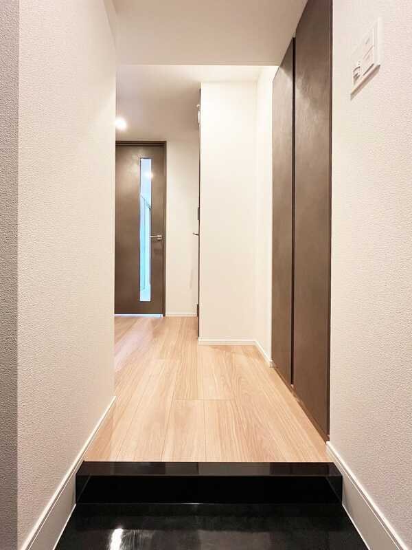 S-RESIDENCE原木中山azure 玄関