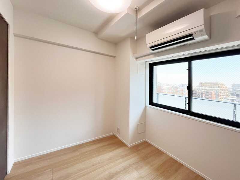 S-RESIDENCE原木中山azure ベッドルーム