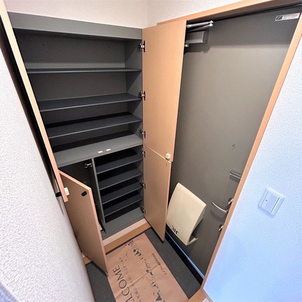 ワイズスクエア 玄関