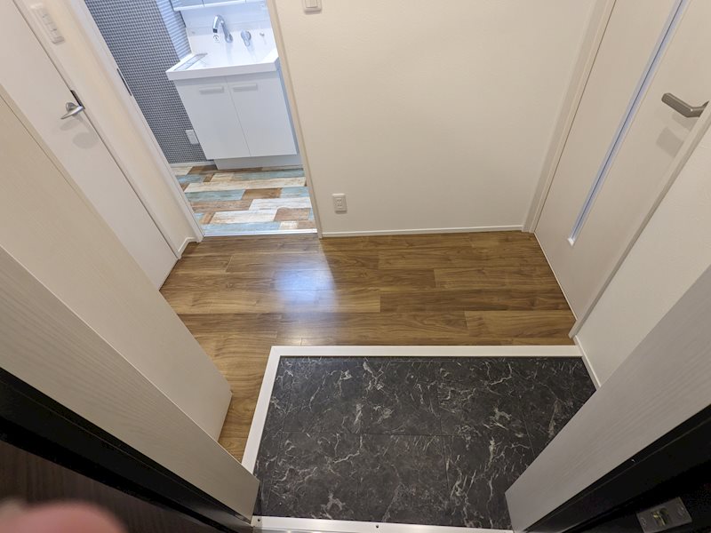 アヴェクトワベー 玄関