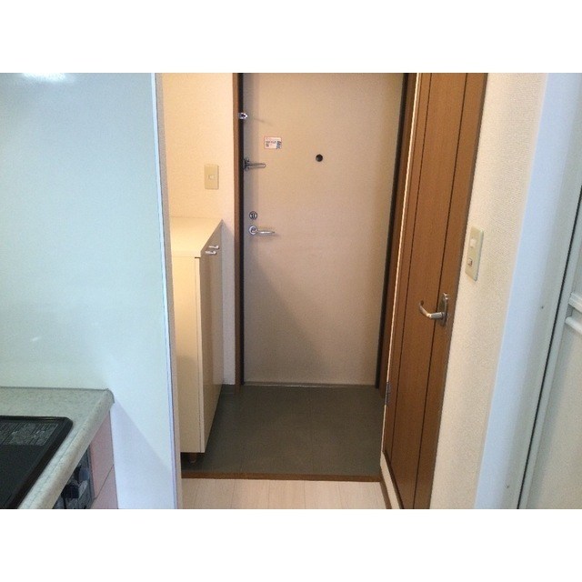 シャトール田口金沢八景 玄関