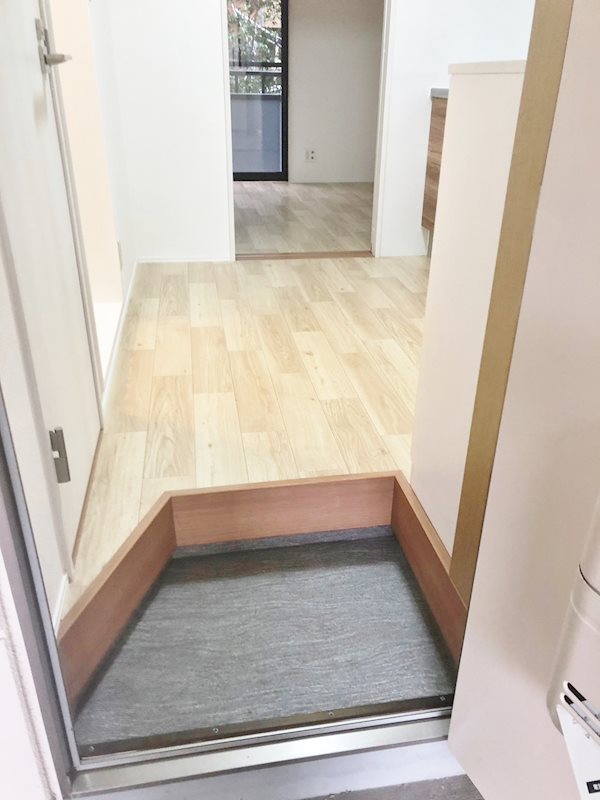 スロジェ瀬戸 玄関