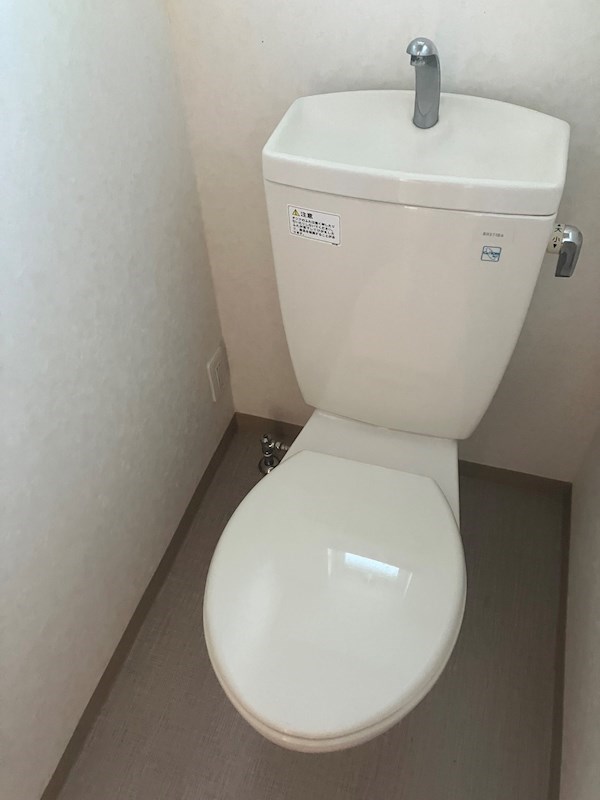 神奈川県横浜市金沢区六浦東３丁目 トイレ