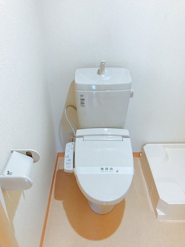 神奈川県横浜市金沢区六浦１丁目 トイレ