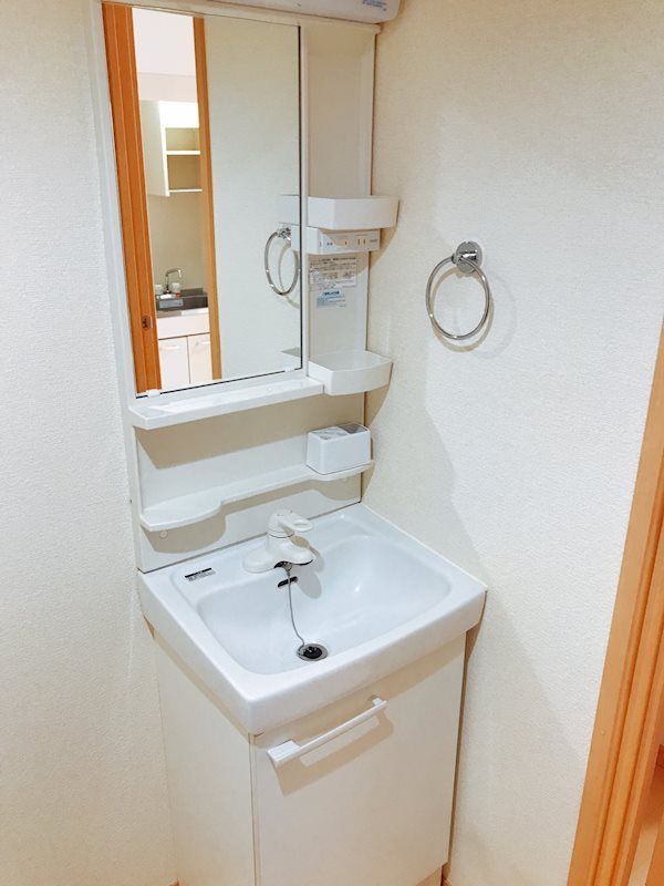 神奈川県横浜市金沢区六浦１丁目 洗面所