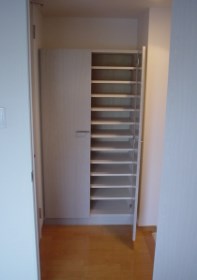 メゾン・ブランシュ・ナガサカ 玄関