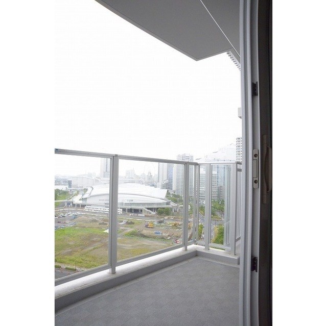 BLUE HARBOR TOWER みなとみらい ベランダ