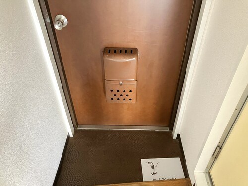 メゾーネ山下町 玄関