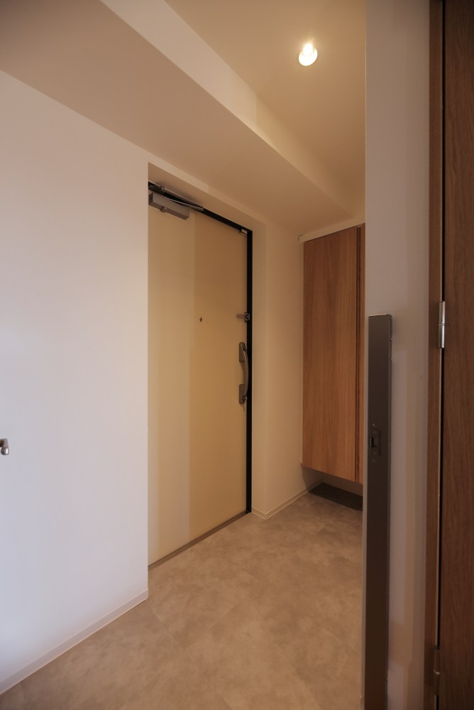 リーラ横浜川和町 玄関