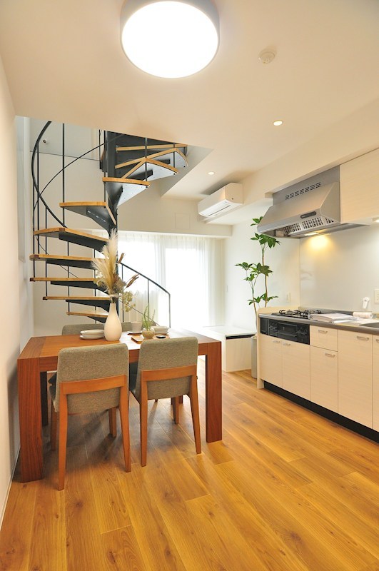 リーラ横浜川和町 リビング