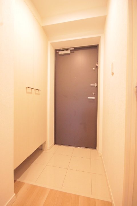 千葉県船橋市本中山５丁目 玄関