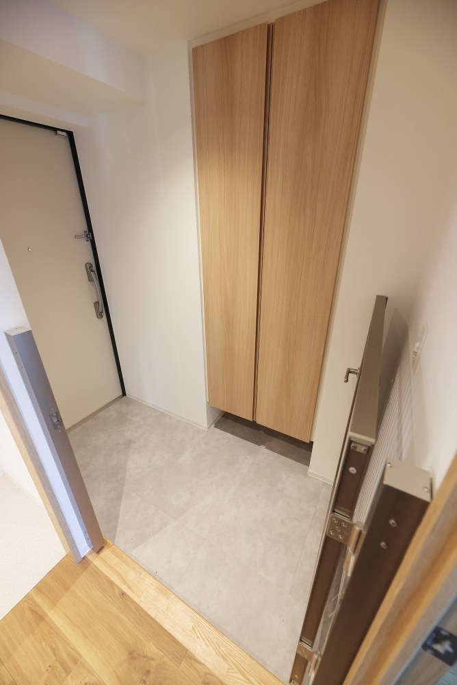 リーラ横浜川和町 玄関