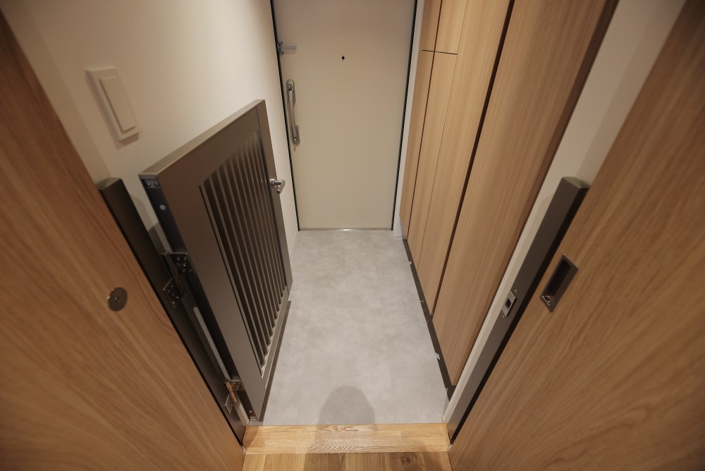 リーラ横浜川和町 玄関