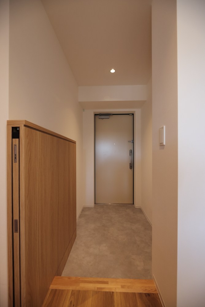 リーラ横浜川和町 玄関