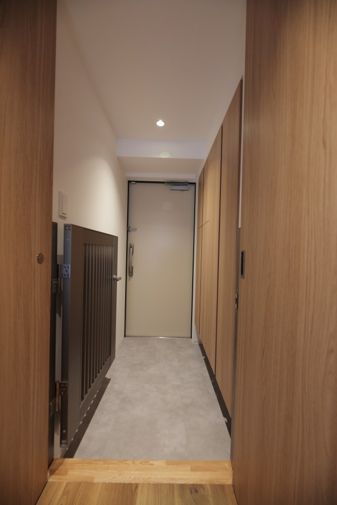 リーラ横浜川和町 玄関