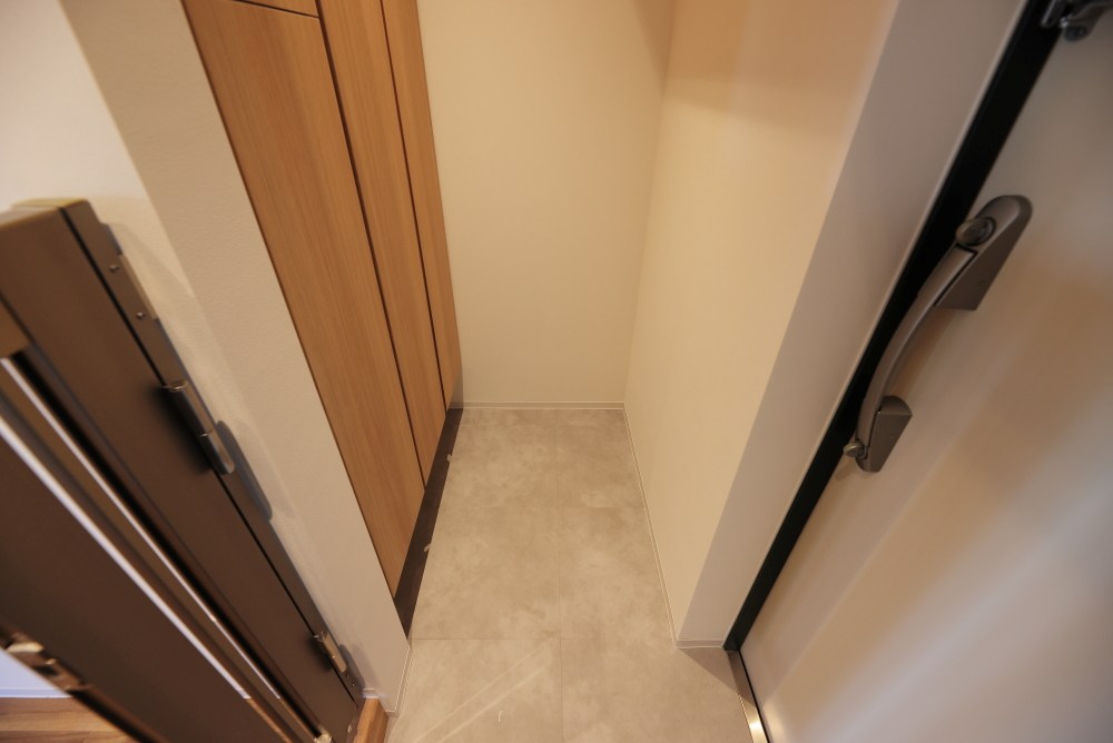 リーラ横浜川和町 玄関