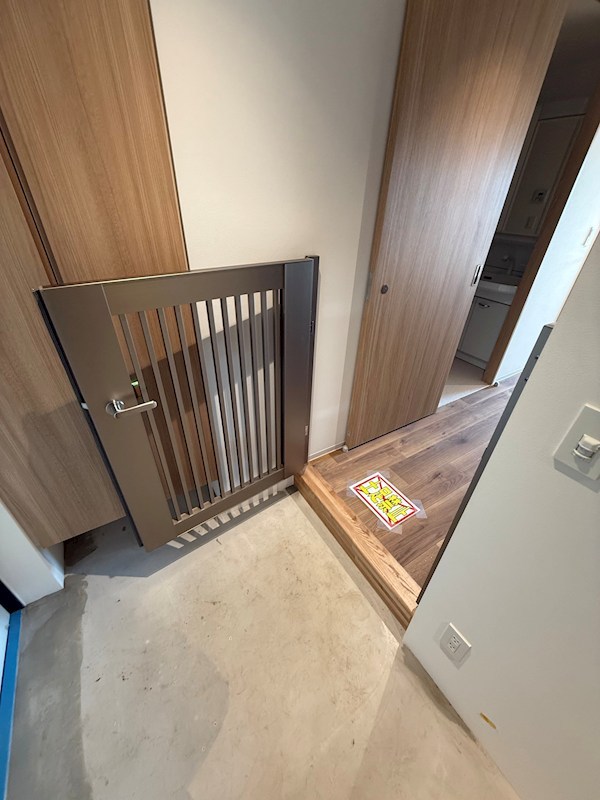 リーラ横浜川和町 玄関