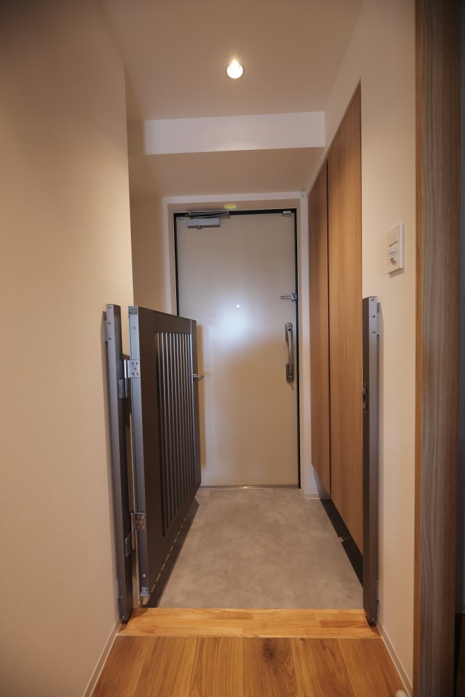 リーラ横浜川和町 玄関