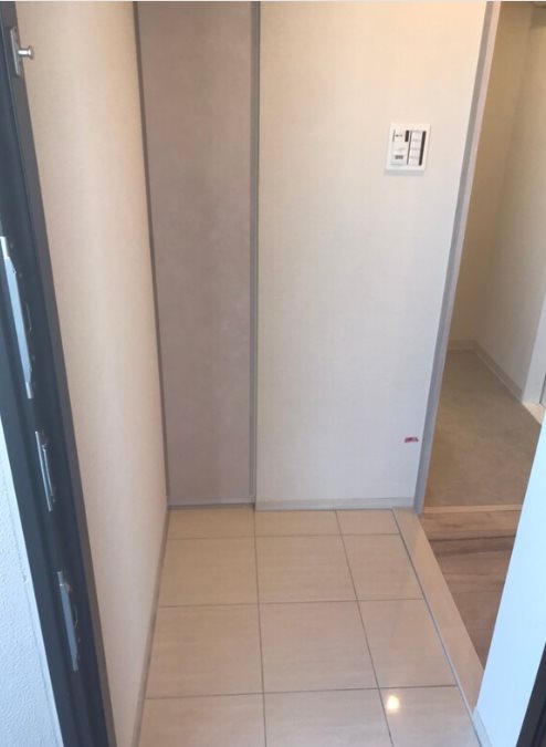 ラグゼナ磯子 玄関
