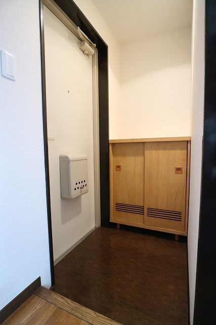 エレクパレス・アベ  玄関