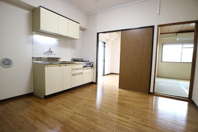 エレクパレス・アベ  リビング