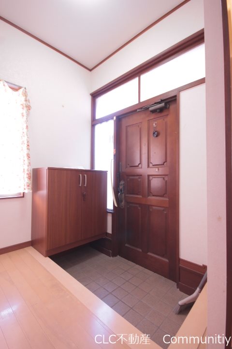 市川市広尾1丁目戸建 玄関