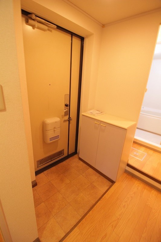 ファミール日の出Ａ棟 玄関