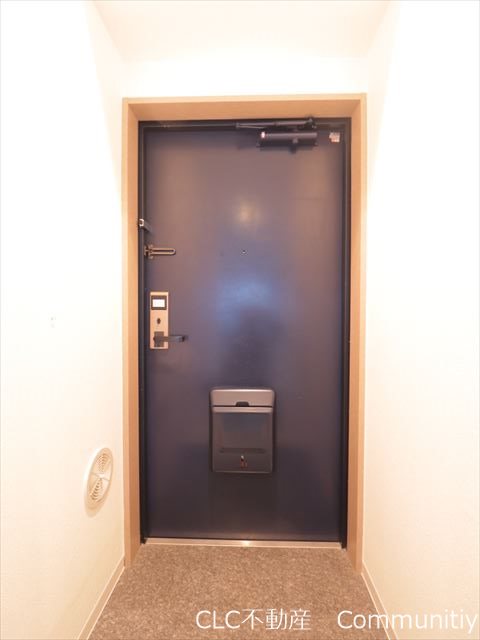 SOCIETY　SEASONS 玄関