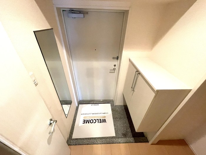 ジェイ・エス・ティ横浜東 玄関