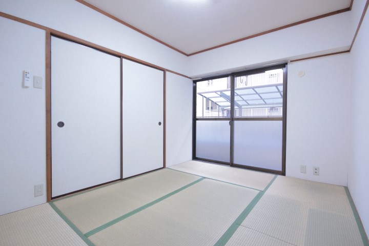 新海マンション ベッドルーム