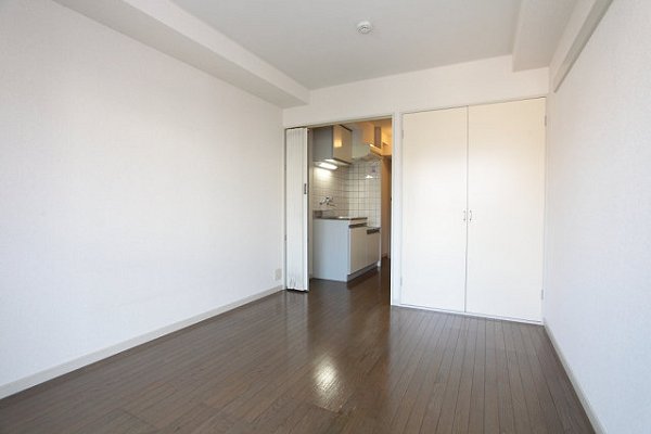 若林ビル ベッドルーム