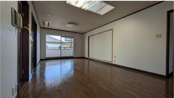 根岸原町テラスハウス リビング