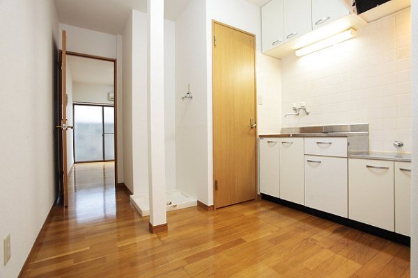 第８アサヒハイツ リビング