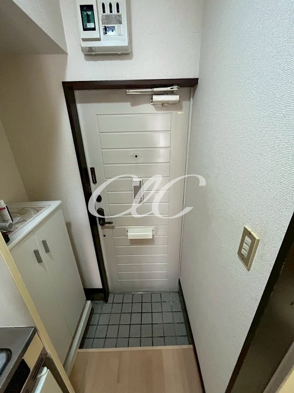 ジャーティンイトウ 玄関