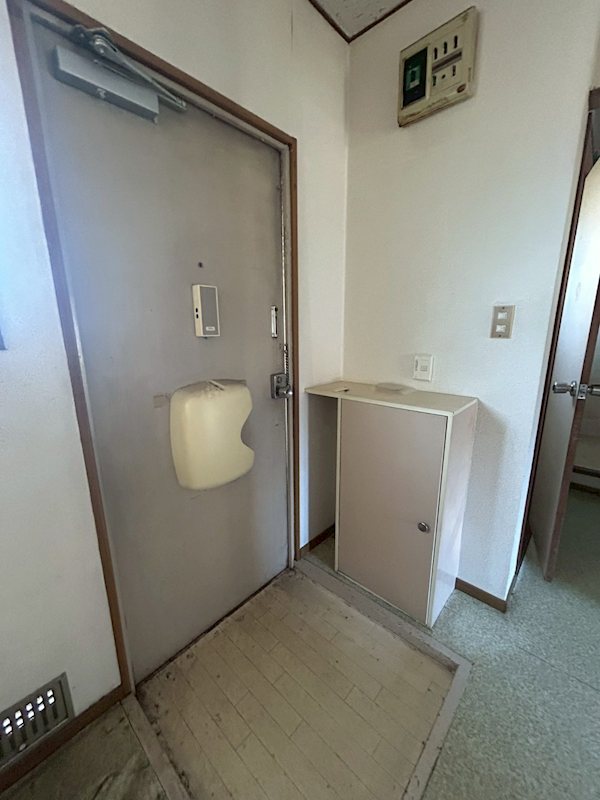 西田ハイツ 玄関