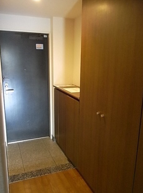 ヴィルヌーブ横浜港南台 玄関