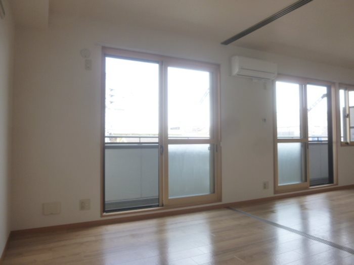 イン　クローバー リビング