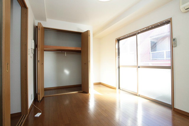 ゴールドベル新川崎 ベッドルーム