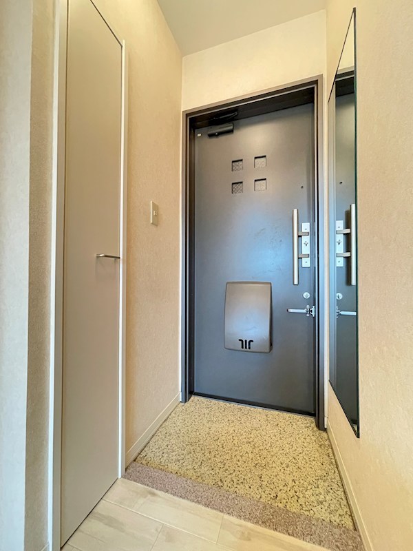 ロジュマンブリヤン 玄関