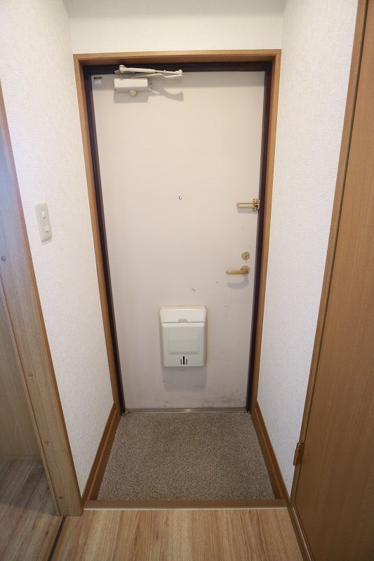 ゴールドベル新川崎 玄関