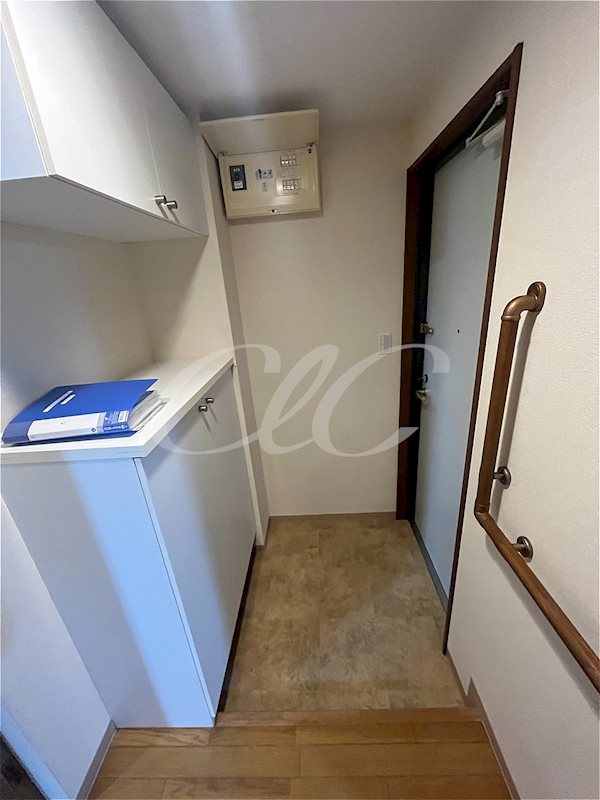 スペーシャスハイム下河原 玄関