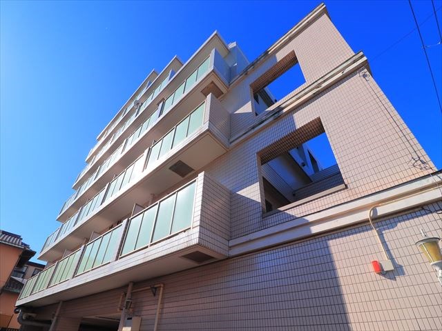 アドラブール 外観